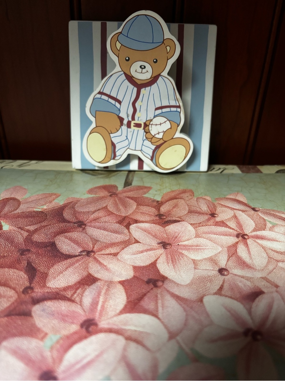 VTG sports-themed teddy bear wall plaque,